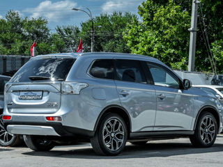 Mitsubishi Outlander foto 2