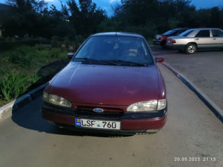 Ford Mondeo foto 2