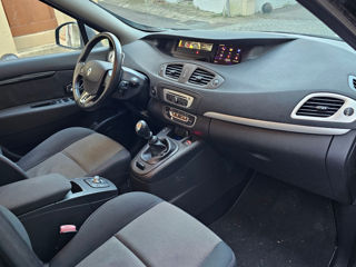 Renault Grand Scenic foto 2