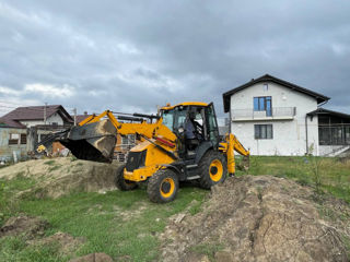 Prestăm servicii cu buldoexcavator foto 2