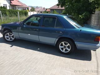 Mercedes Series (W124) foto 2