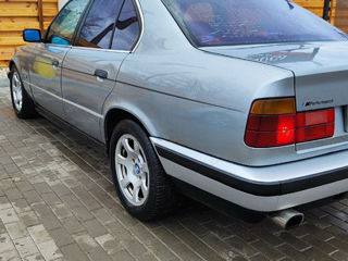 BMW 5 Series foto 3