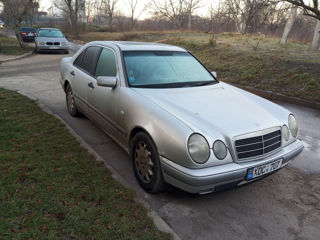 Mercedes E-Class foto 2