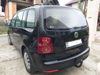 Volkswagen Touran foto 2