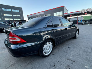 Mercedes C-Class foto 8