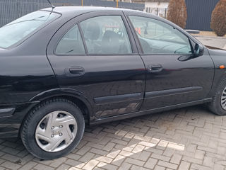 Nissan Almera foto 5