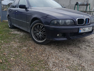 BMW 5 Series foto 2