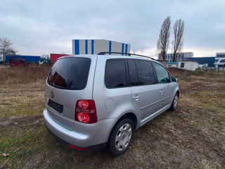 Volkswagen Touran foto 4