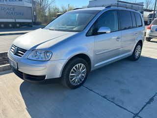 Volkswagen Touran foto 1