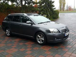 Toyota Avensis foto 3