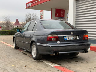 BMW 5 Series foto 4