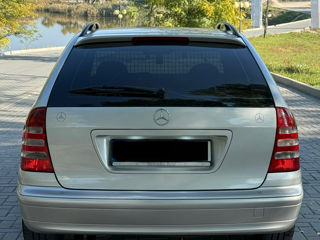 Mercedes C-Class foto 4