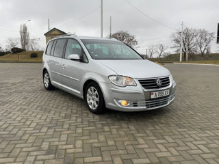 Volkswagen Touran foto 2