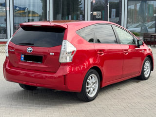 Toyota Prius v foto 4