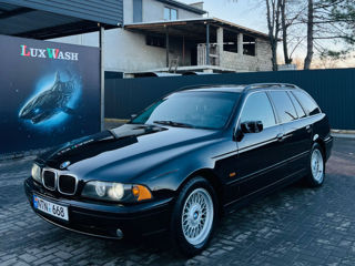 BMW 5 Series foto 3