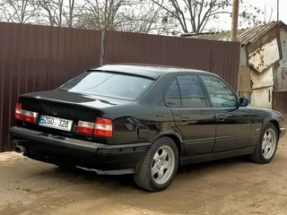 BMW 5 Series foto 2