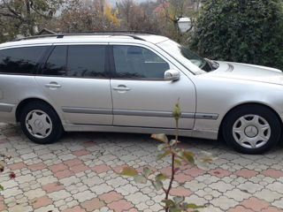 Mercedes E-Class Wagon foto 2