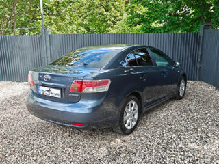 Toyota Avensis фото 3