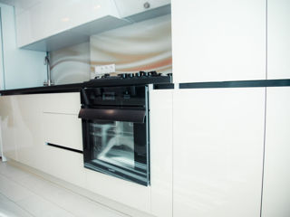 Bucătărie modernă cu textură lucioasă ( la comandă ) foto 11