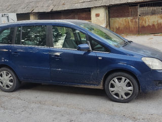 Opel Zafira foto 2