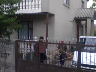 Se vinde casa cu 2 etaje la Ciorescu- Chisinau cu fintina in ograda      (cu pret de intelegere ) foto 3