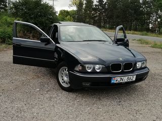 BMW 5 Series foto 4