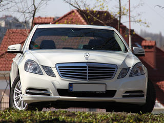 Mercedes E Class W212 albe/белые - 15 €/ora (час) & 79 €/zi (день) foto 1