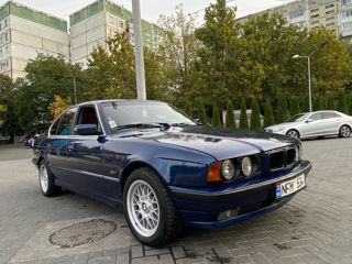 BMW 5 Series foto 3