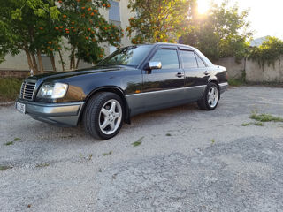 Mercedes Series (W124) foto 2