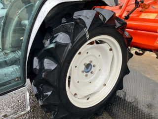 Kubota KT-30 este un tractor compact cu cabina + freza  foto 3