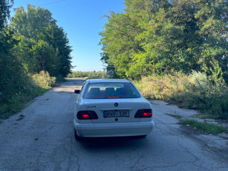 Mercedes E-Class foto 4