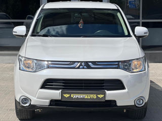 Mitsubishi Outlander фото 2