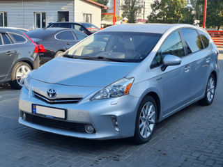 Toyota Prius v foto 1