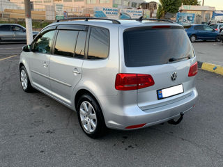 Volkswagen Touran foto 2