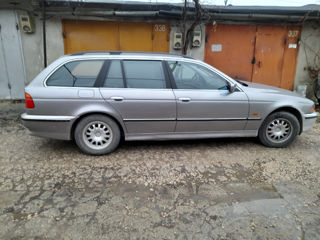 BMW 5 Series Touring foto 4