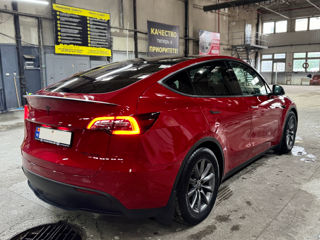 Tesla Model Y foto 4