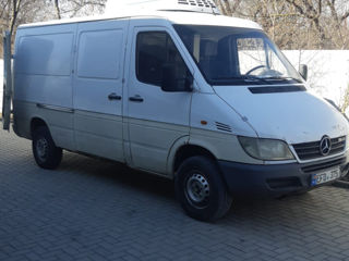 Masina cu frigider ( Transport la comanda) холодильник