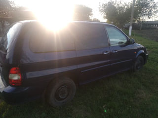 KIA Carnival foto 1