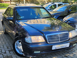 Mercedes C-Class foto 1