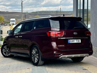 KIA Carnival foto 2