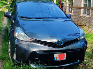 Toyota Prius v