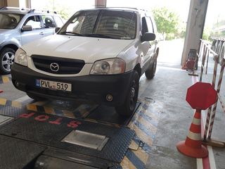 Mazda Tribute foto 2