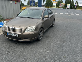 Toyota Avensis foto 2