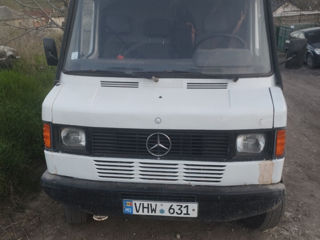 Mercedes Benz 210D фото 0