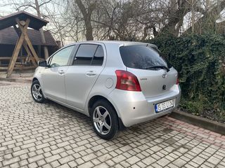 Toyota Yaris foto 2