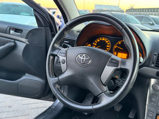 Toyota Avensis foto 9