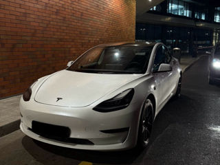 Tesla Model 3 foto 2