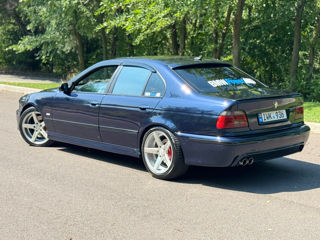 BMW 5 Series foto 2