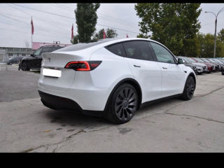 Tesla Model Y foto 2