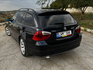 BMW 3 Series Touring foto 4